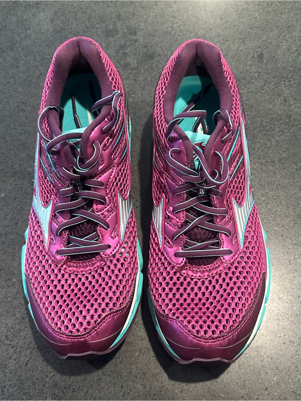 MIZUNO Wave Enigma 5 - Women’s Magenta Mesh Running Sneakers with Teal Accents